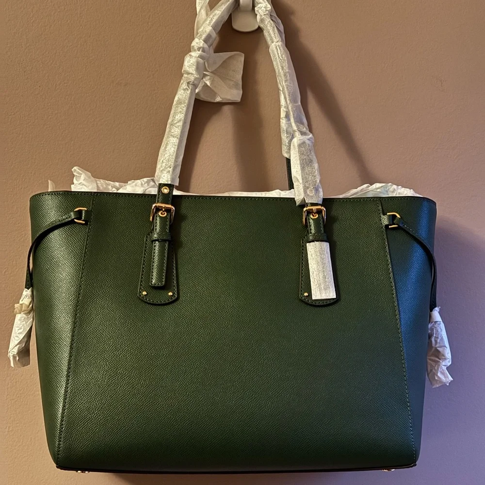 Michael Kors Voyager Tote - Picture 4 of 8